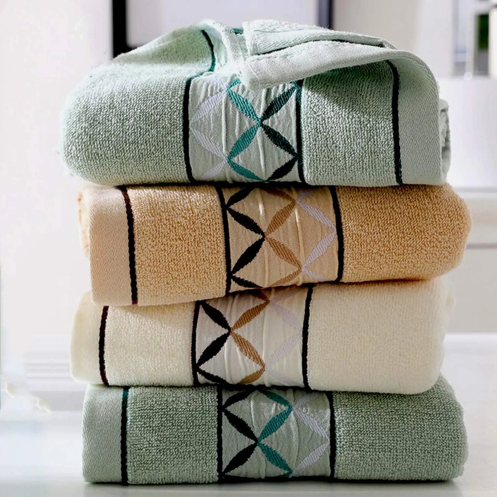 Unisex 4-Pack Plush Cotton Hand & Face Towels, 4-Leaf Clover Print, Water-Absorbent, Soft, Breathable, 13X29 In, for Camping, Bathroom, Sport (Home Improvement Use), Four Leaf Clover